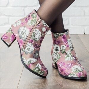Mauve floral gold metal block heel ankle bootie